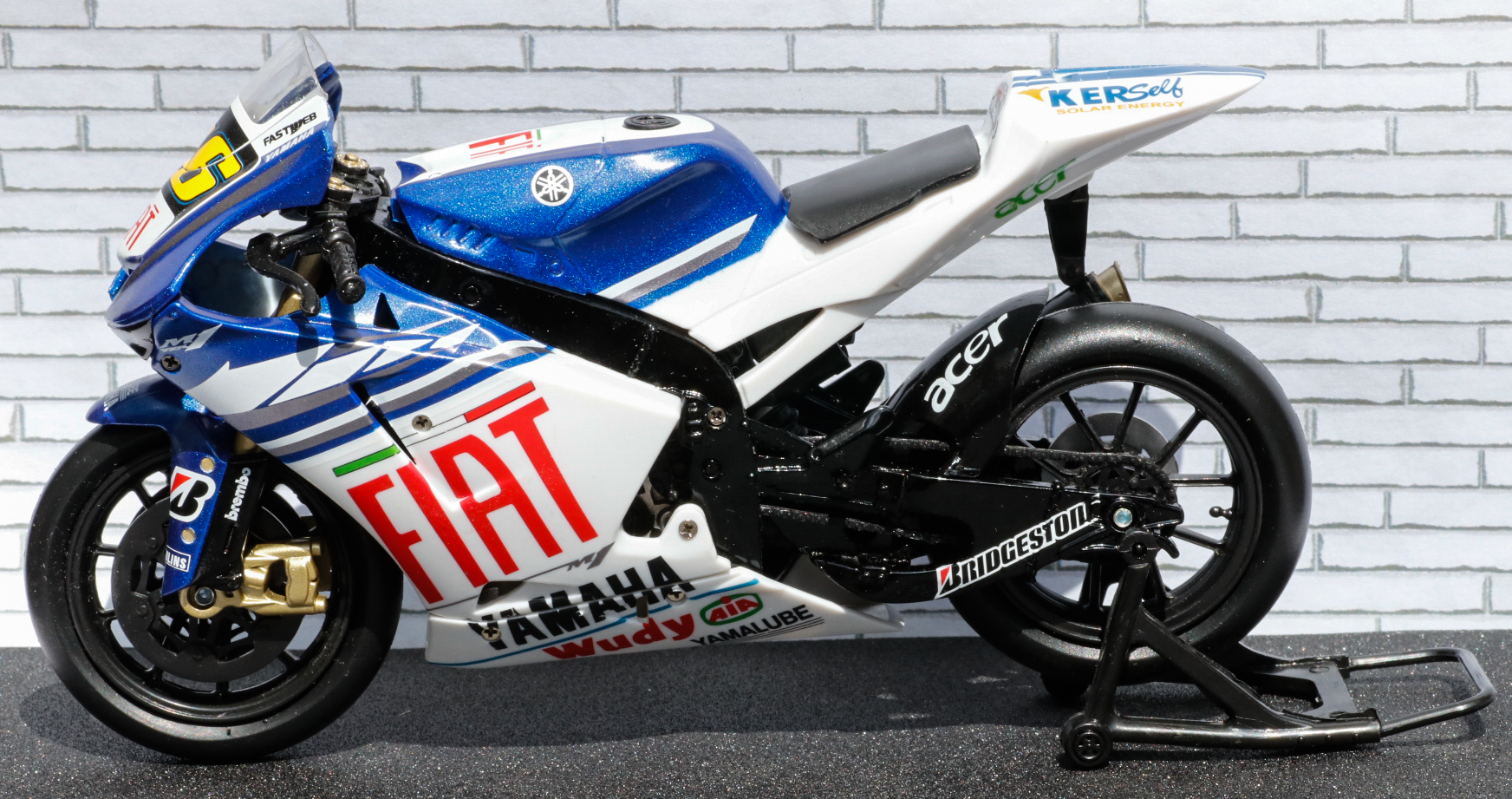 New Ray 1-12 Yamaha YZR-M1 Fiat